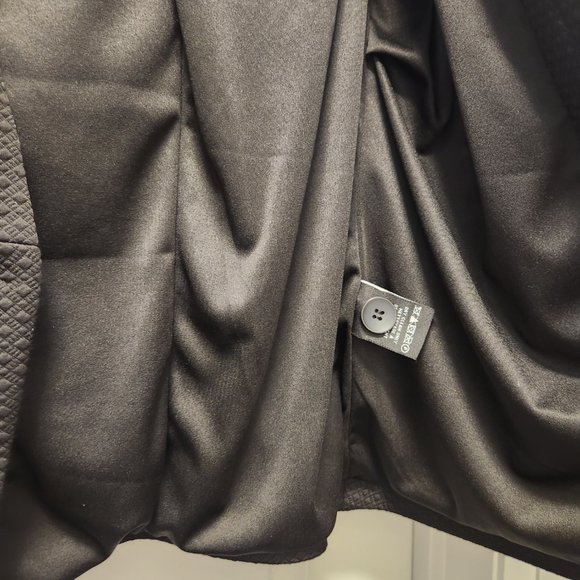 Cropped 3/4 sleeve black blazer - Picture 3 of 3